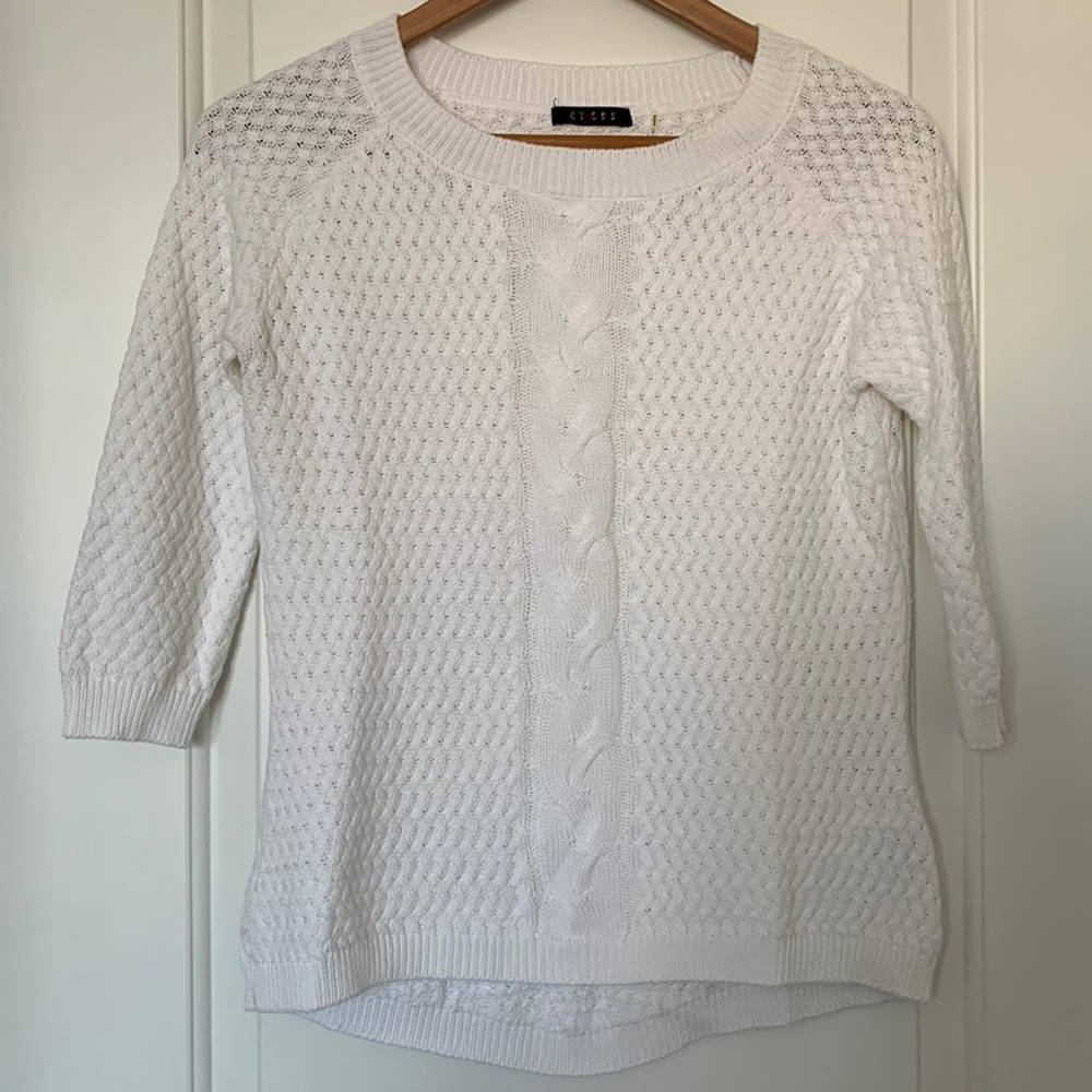 White 3/4 length sleeve top (thin knit)